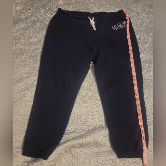 💜4/$20💜Gap sweatpant capris - Picture 1 of 5